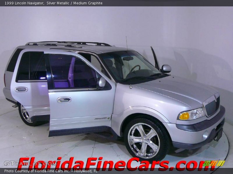 Silver Metallic / Medium Graphite 1999 Lincoln Navigator