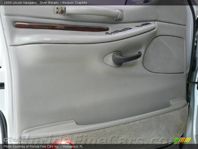 Silver Metallic / Medium Graphite 1999 Lincoln Navigator