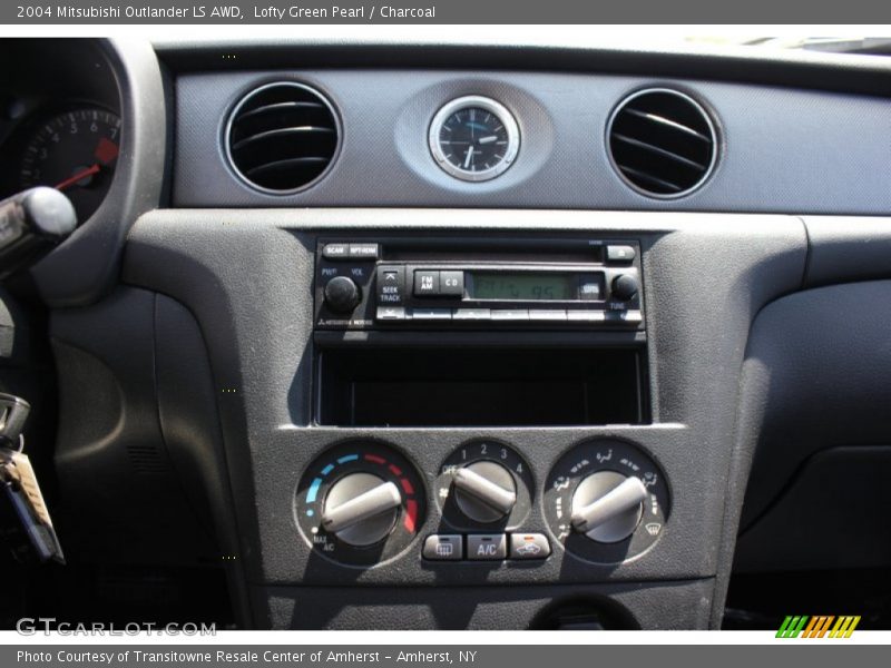 Lofty Green Pearl / Charcoal 2004 Mitsubishi Outlander LS AWD