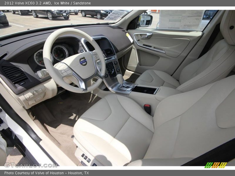 Ice White / Sandstone 2012 Volvo XC60 3.2 AWD