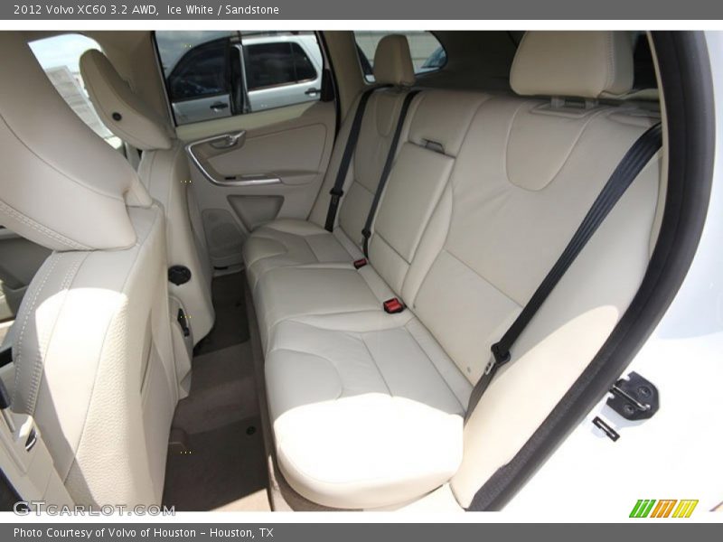 Ice White / Sandstone 2012 Volvo XC60 3.2 AWD