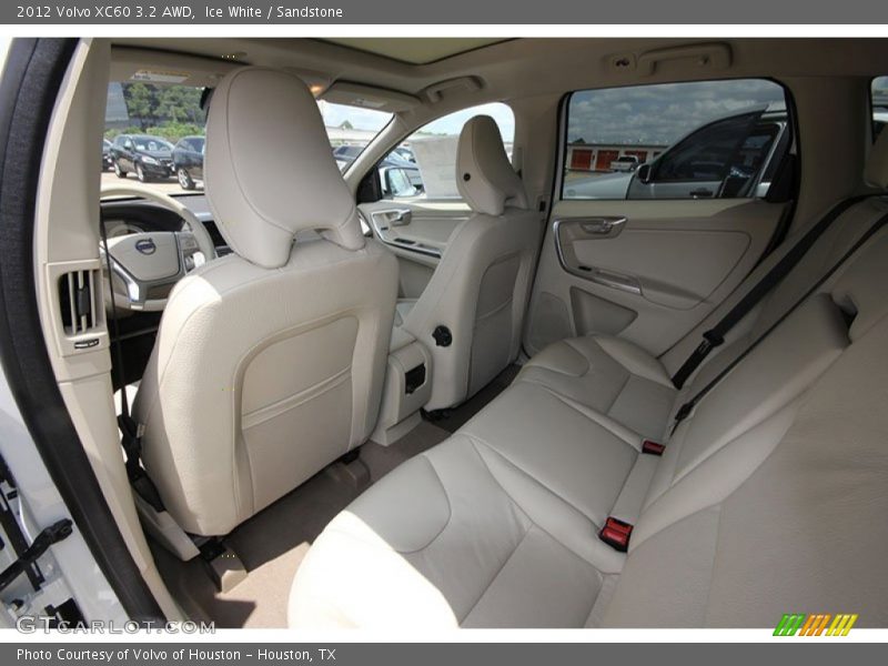 Ice White / Sandstone 2012 Volvo XC60 3.2 AWD