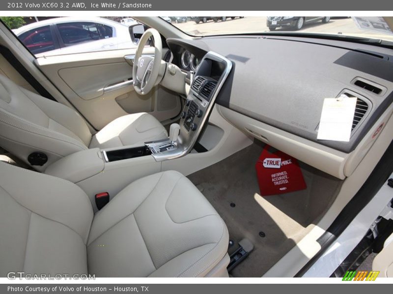 Ice White / Sandstone 2012 Volvo XC60 3.2 AWD