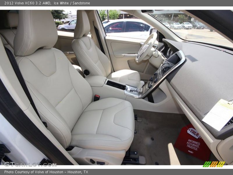 Ice White / Sandstone 2012 Volvo XC60 3.2 AWD