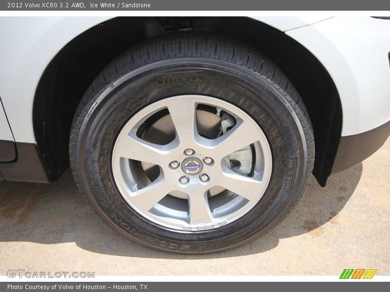 Ice White / Sandstone 2012 Volvo XC60 3.2 AWD