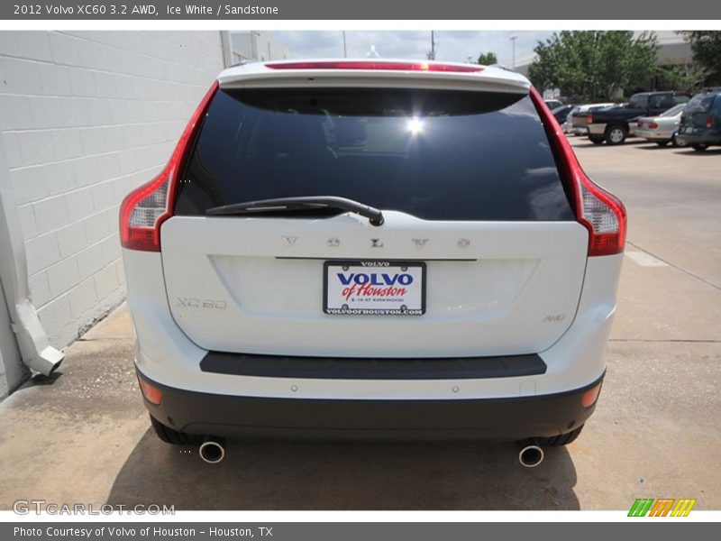 Ice White / Sandstone 2012 Volvo XC60 3.2 AWD