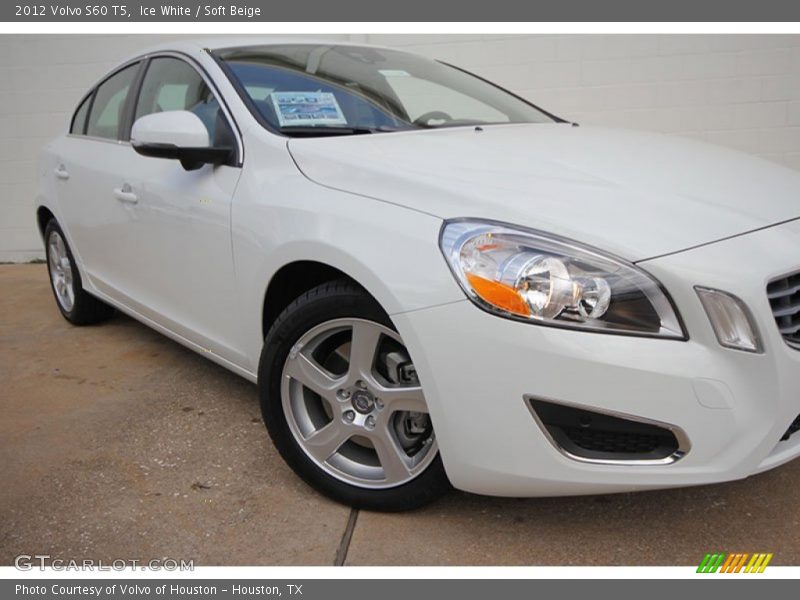 Ice White / Soft Beige 2012 Volvo S60 T5