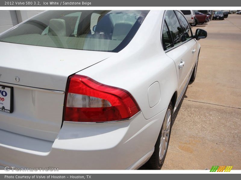 Ice White / Sandstone Beige 2012 Volvo S80 3.2