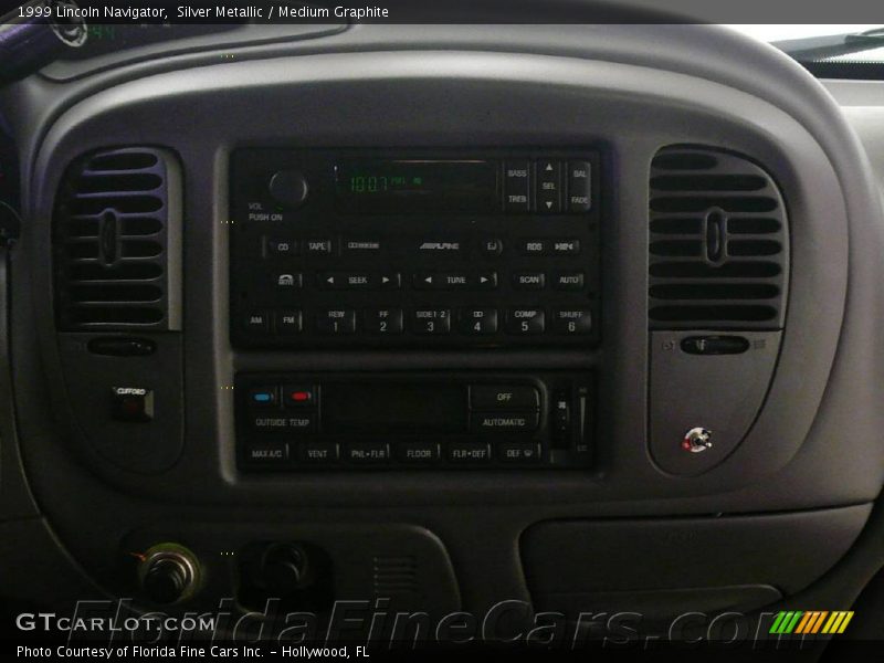 Silver Metallic / Medium Graphite 1999 Lincoln Navigator