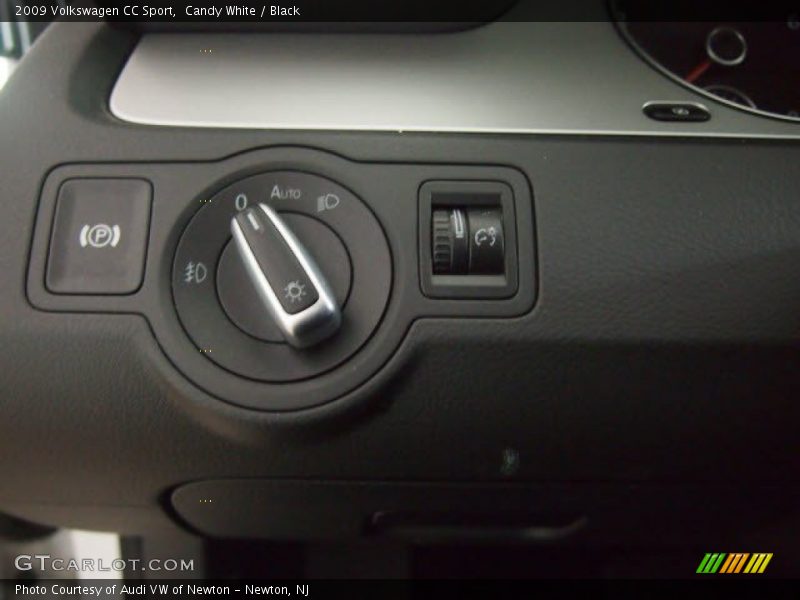 Candy White / Black 2009 Volkswagen CC Sport
