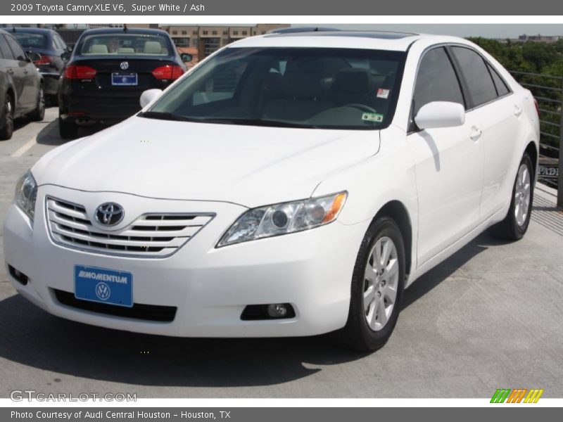 Super White / Ash 2009 Toyota Camry XLE V6