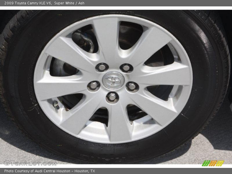 Super White / Ash 2009 Toyota Camry XLE V6