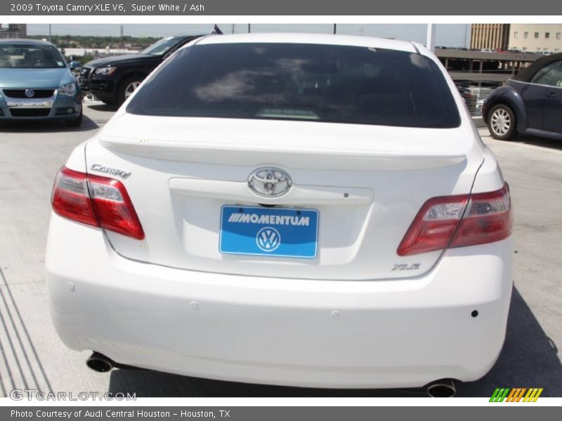 Super White / Ash 2009 Toyota Camry XLE V6