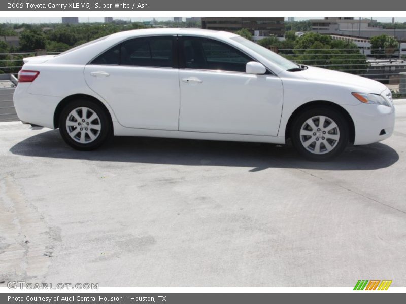 Super White / Ash 2009 Toyota Camry XLE V6