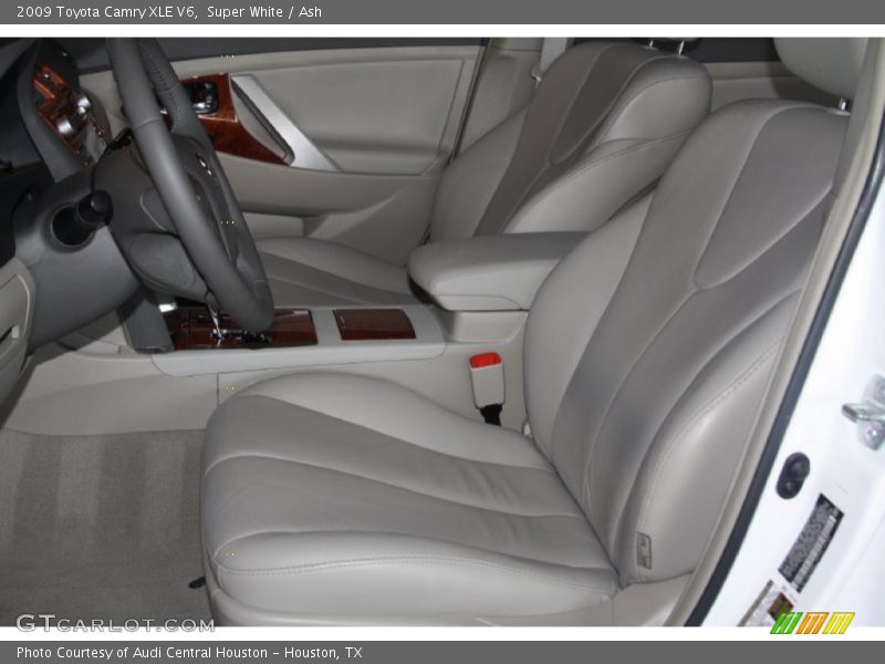 Super White / Ash 2009 Toyota Camry XLE V6
