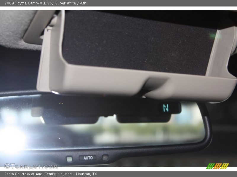 Super White / Ash 2009 Toyota Camry XLE V6