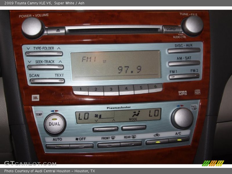 Super White / Ash 2009 Toyota Camry XLE V6
