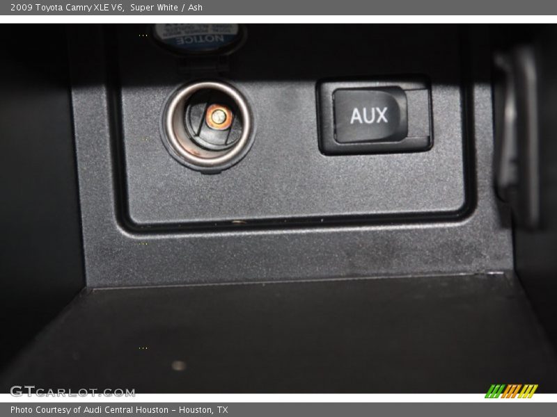 Super White / Ash 2009 Toyota Camry XLE V6