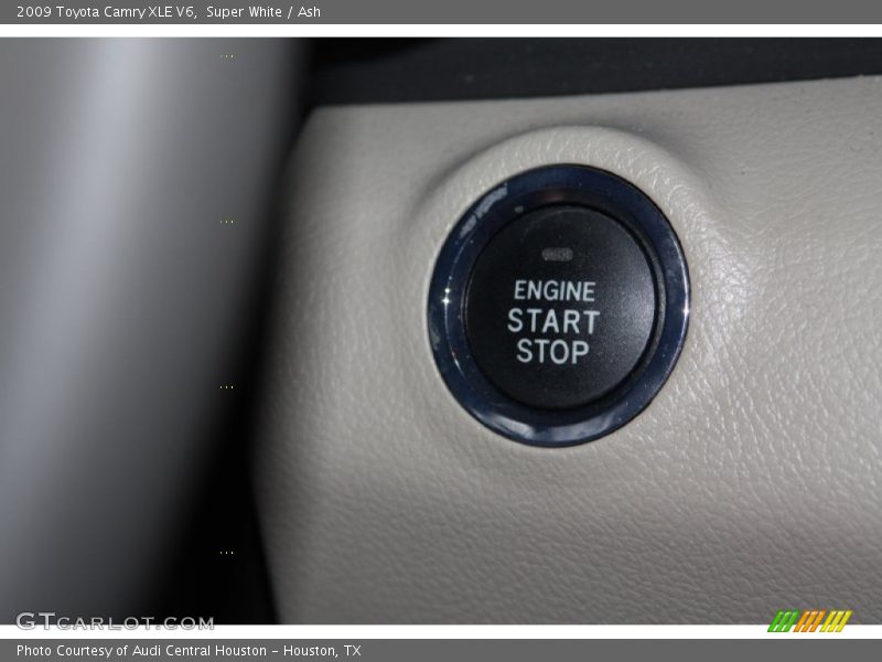 Super White / Ash 2009 Toyota Camry XLE V6