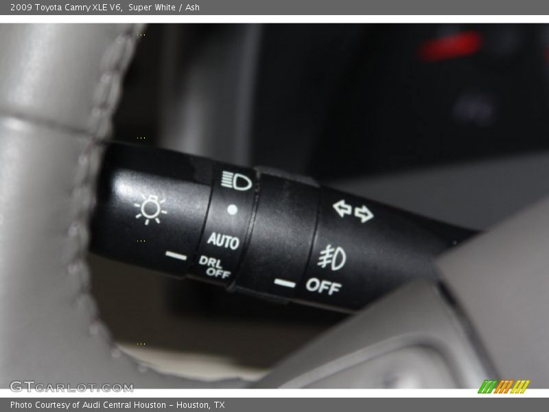 Super White / Ash 2009 Toyota Camry XLE V6