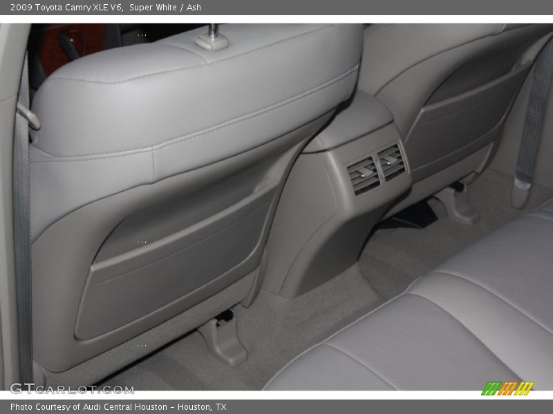 Super White / Ash 2009 Toyota Camry XLE V6