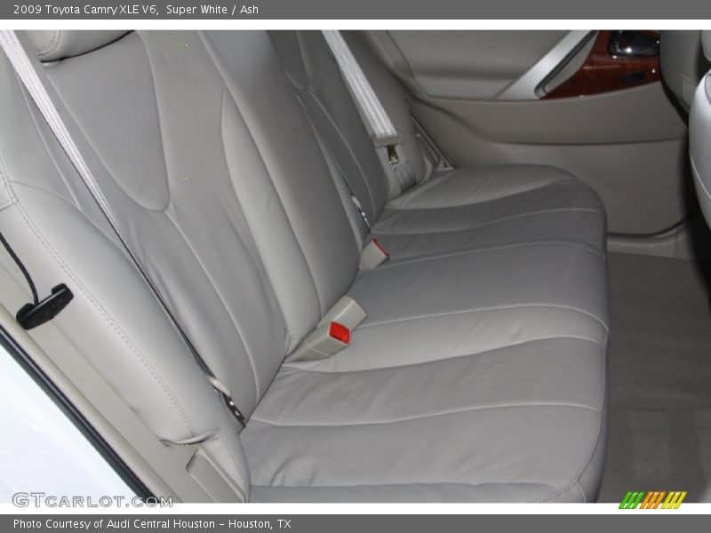 Super White / Ash 2009 Toyota Camry XLE V6