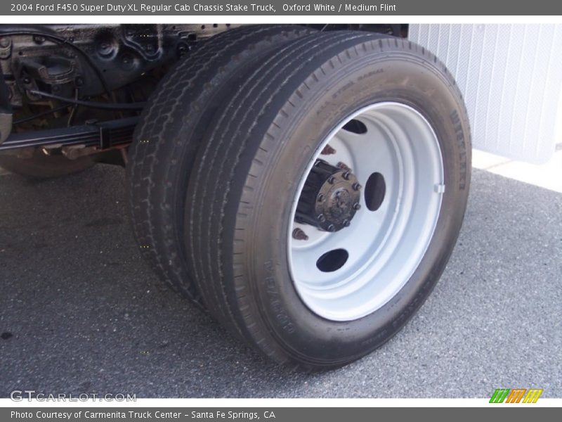 Oxford White / Medium Flint 2004 Ford F450 Super Duty XL Regular Cab Chassis Stake Truck
