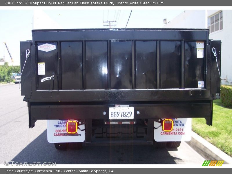 Oxford White / Medium Flint 2004 Ford F450 Super Duty XL Regular Cab Chassis Stake Truck