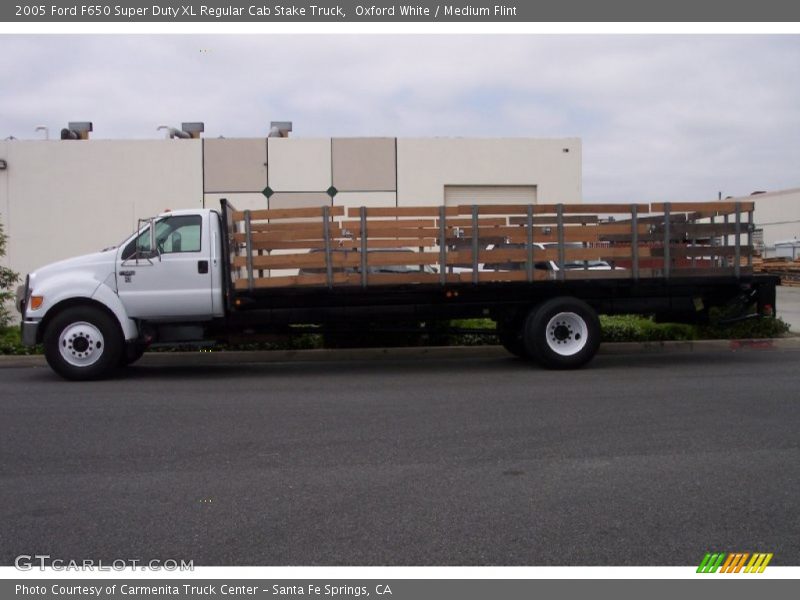 Oxford White / Medium Flint 2005 Ford F650 Super Duty XL Regular Cab Stake Truck