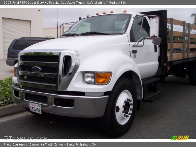 Oxford White / Medium Flint 2005 Ford F650 Super Duty XL Regular Cab Stake Truck