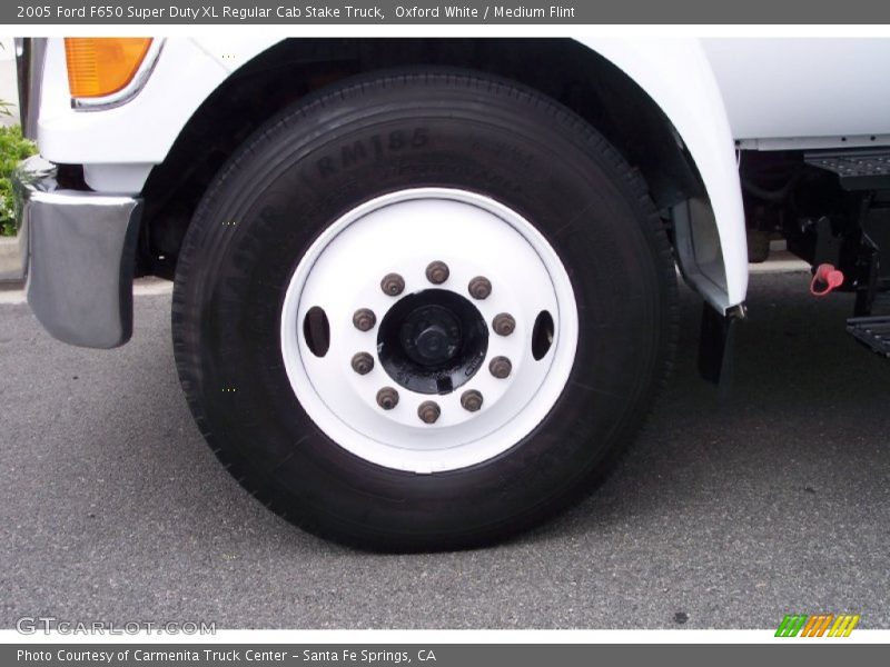 Oxford White / Medium Flint 2005 Ford F650 Super Duty XL Regular Cab Stake Truck