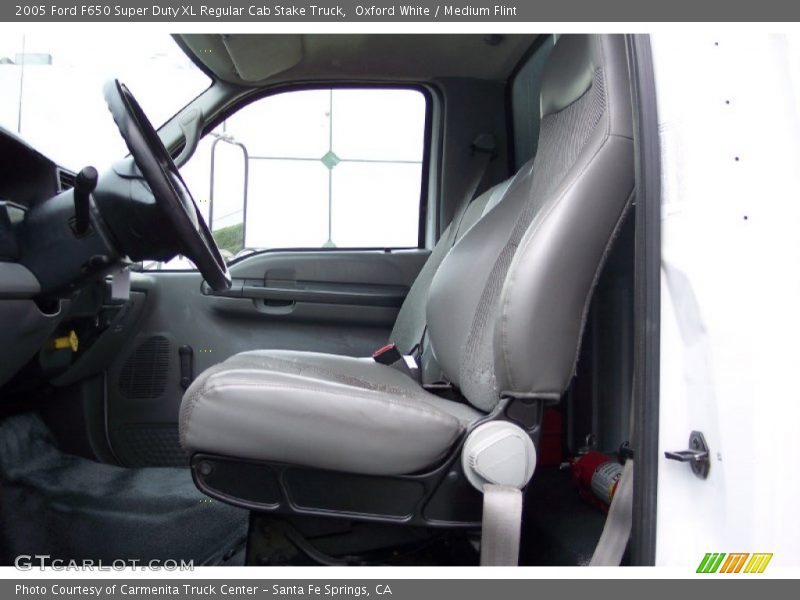 Oxford White / Medium Flint 2005 Ford F650 Super Duty XL Regular Cab Stake Truck