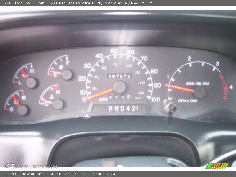 Oxford White / Medium Flint 2005 Ford F650 Super Duty XL Regular Cab Stake Truck