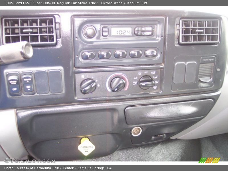 Oxford White / Medium Flint 2005 Ford F650 Super Duty XL Regular Cab Stake Truck