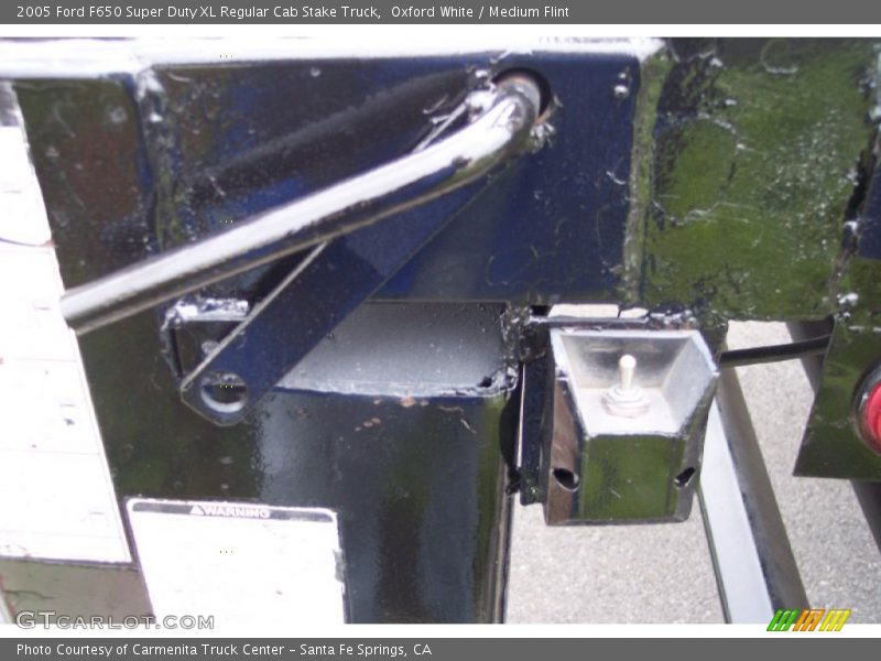 Oxford White / Medium Flint 2005 Ford F650 Super Duty XL Regular Cab Stake Truck