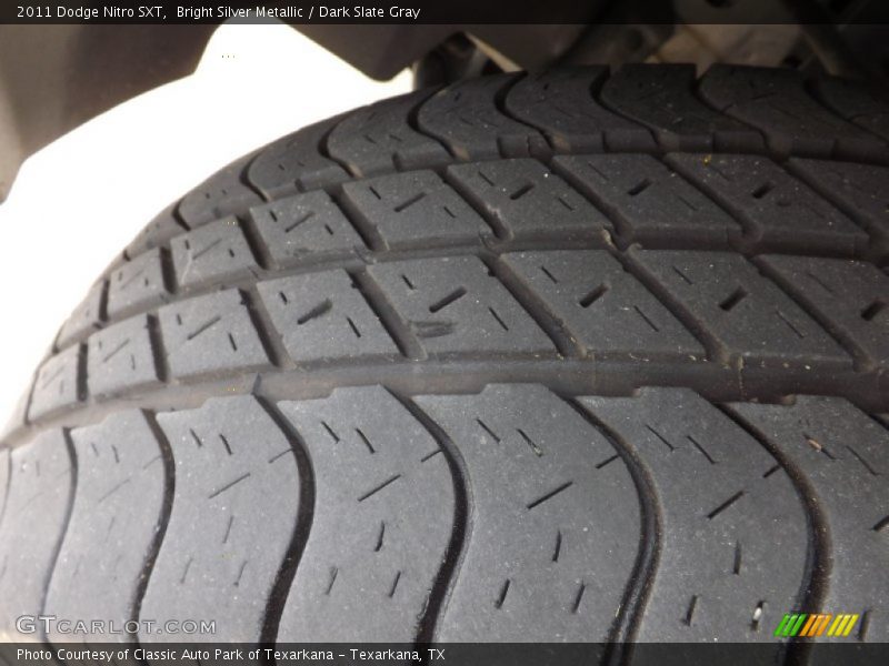 Bright Silver Metallic / Dark Slate Gray 2011 Dodge Nitro SXT
