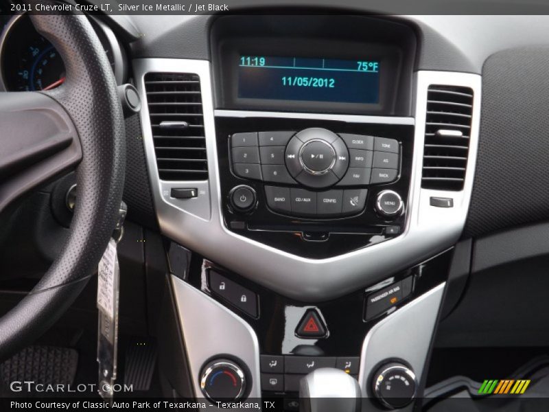 Silver Ice Metallic / Jet Black 2011 Chevrolet Cruze LT