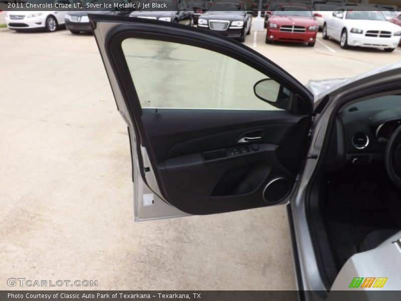 Silver Ice Metallic / Jet Black 2011 Chevrolet Cruze LT