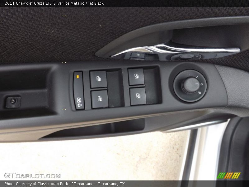 Silver Ice Metallic / Jet Black 2011 Chevrolet Cruze LT