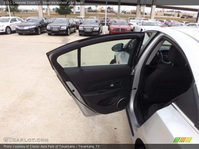 Silver Ice Metallic / Jet Black 2011 Chevrolet Cruze LT