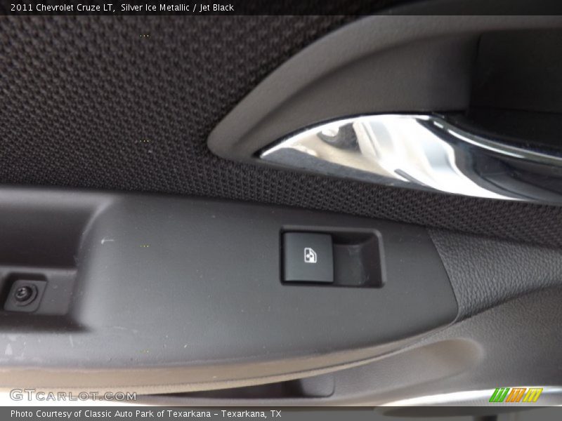 Silver Ice Metallic / Jet Black 2011 Chevrolet Cruze LT