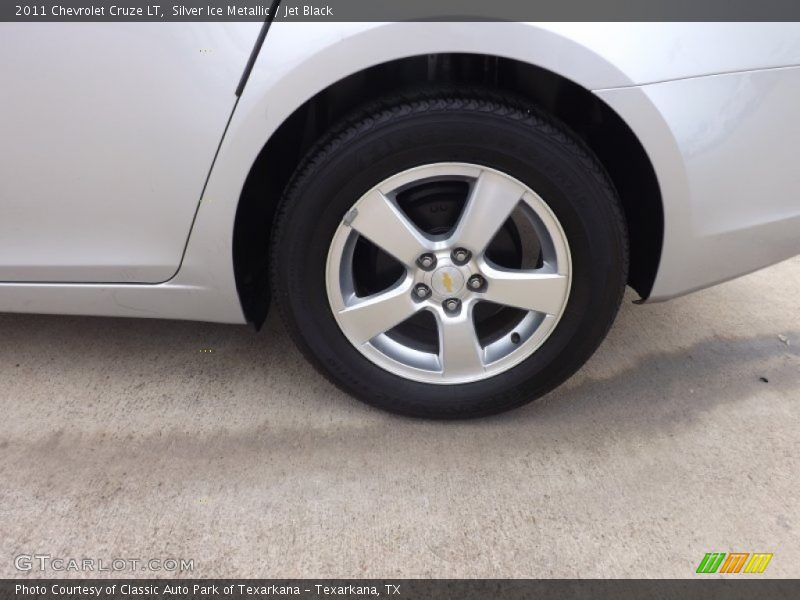 Silver Ice Metallic / Jet Black 2011 Chevrolet Cruze LT