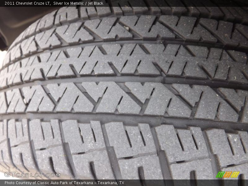 Silver Ice Metallic / Jet Black 2011 Chevrolet Cruze LT