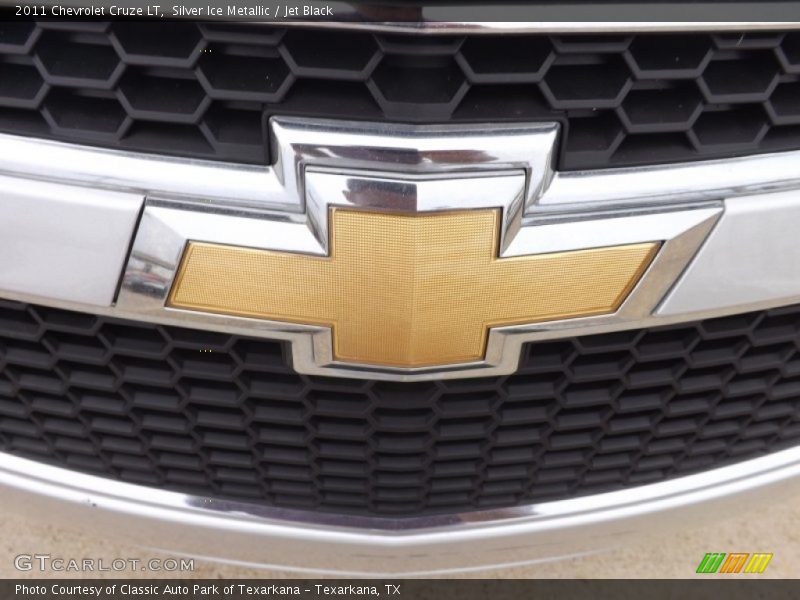 Silver Ice Metallic / Jet Black 2011 Chevrolet Cruze LT
