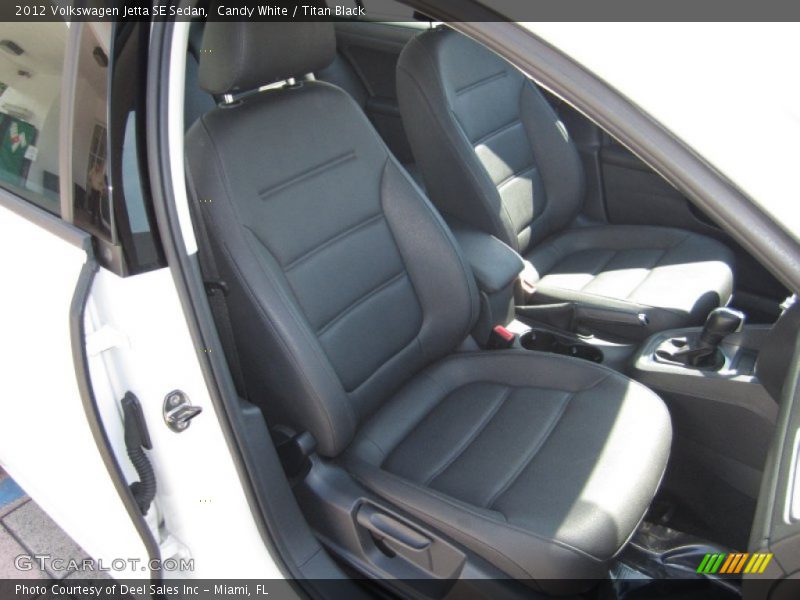 Candy White / Titan Black 2012 Volkswagen Jetta SE Sedan