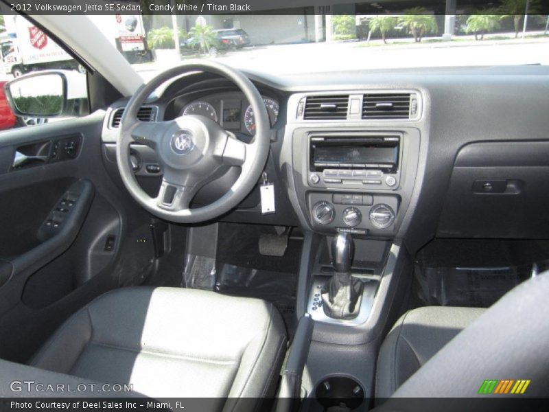 Candy White / Titan Black 2012 Volkswagen Jetta SE Sedan