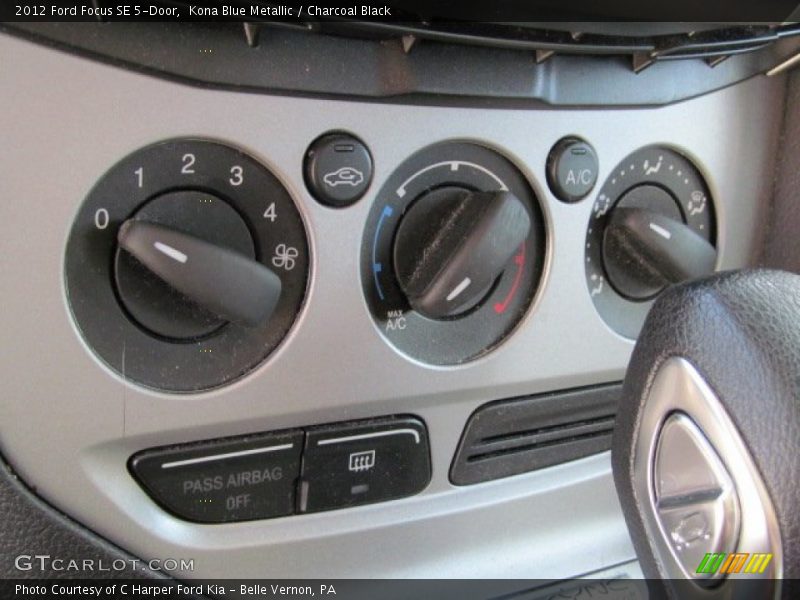 Kona Blue Metallic / Charcoal Black 2012 Ford Focus SE 5-Door