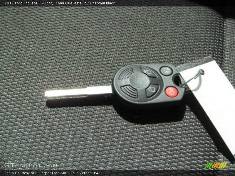 Kona Blue Metallic / Charcoal Black 2012 Ford Focus SE 5-Door