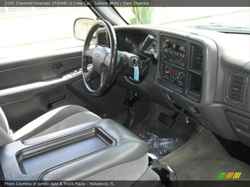 Dashboard of 2005 Silverado 2500HD LS Crew Cab