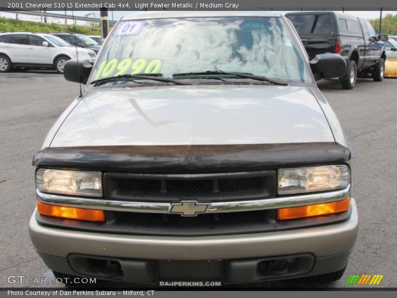 Light Pewter Metallic / Medium Gray 2001 Chevrolet S10 LS Extended Cab 4x4
